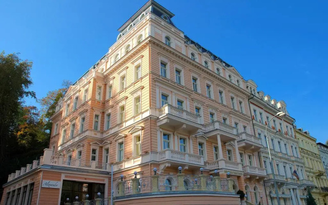 Отель Humboldt Park & Spa Карловы Вары вид на фасад