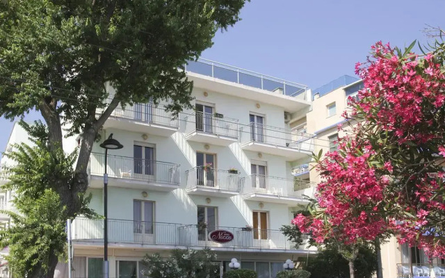 Hotel Nizza вид на фасад