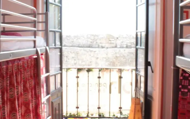 Peniche Hostel вид на фасад