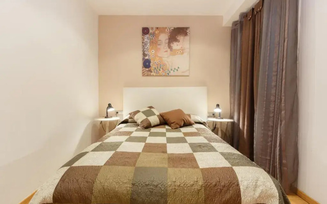 Отель Apartamentos Avenida Gaudi Барселона комната для гостей