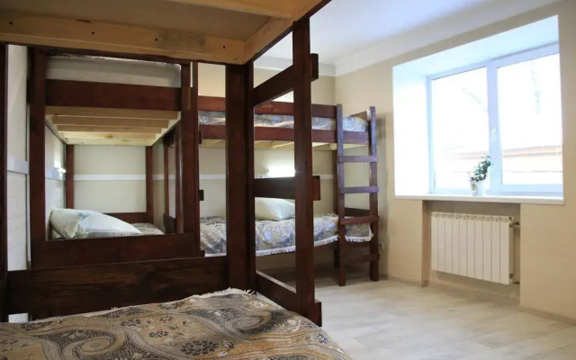 East-West Hostel комната для гостей