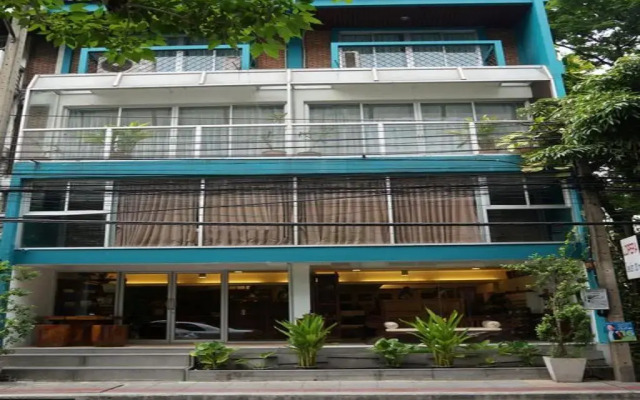 Отель 39 Living Bangkok вид на фасад