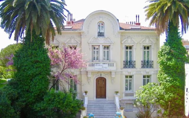 Отель Appart 'hôtel Villa Léonie вид на фасад