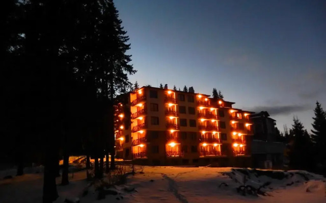 Отель Aparthotel Pine Hills Pamporovo вид на фасад