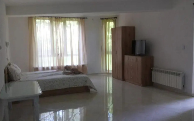Отель Guest Rooms Oasis 2 Китен комната для гостей