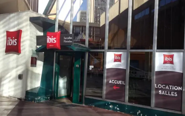 Отель Hôtel ibis Sarcelles вид на фасад