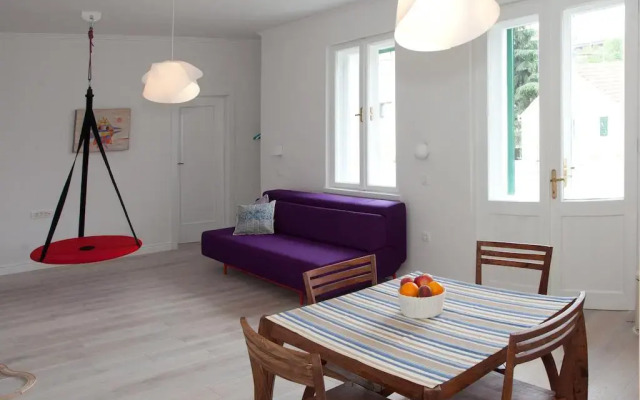 Апартаменты Apartments Central Chic and Cozy комната для гостей