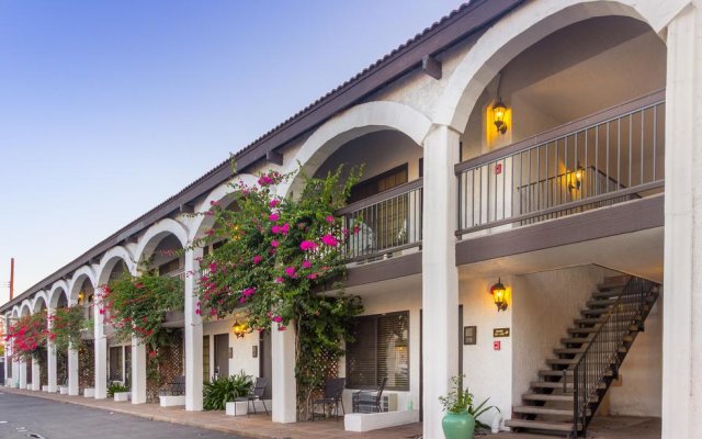 Lemon Tree Hotel & Suites Anaheim 0