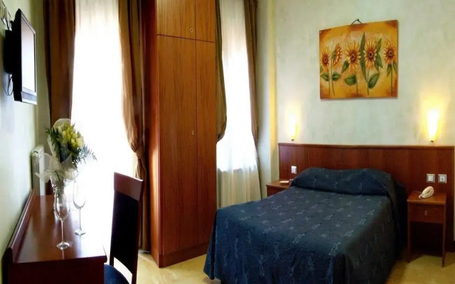 Hotel Laura комната для гостей