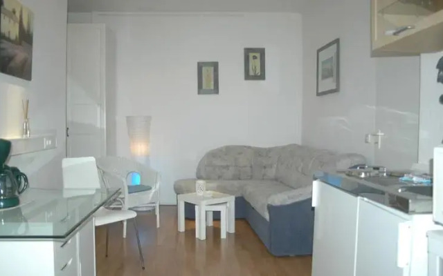 Апартаменты Apartment Volksgarten Südstadt Кёльн комната для гостей