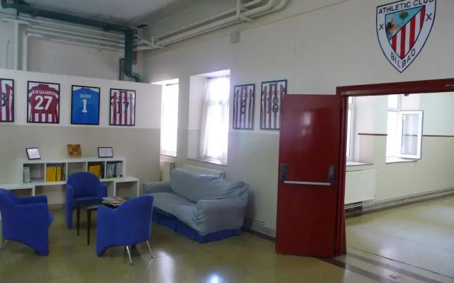 Отель Mañarikua Hostelling International Испания, Дерио - отзывы, цены и фото номеров - забронировать отель Mañarikua Hostelling International онлайн комната для гостей