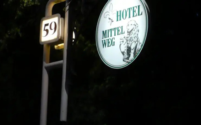Hotel Mittelweg вид на фасад