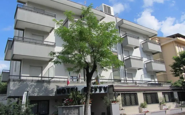 Hotel Betty вид на фасад