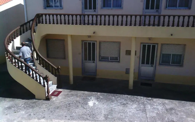 Отель Baleal Sol Alojamentos вид на фасад