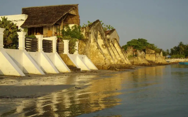 Отель Cinco Portas Lodge пляж