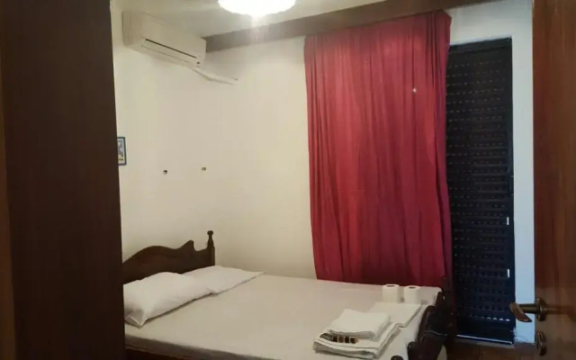 Отель Stamatia Rooms сейф в номере