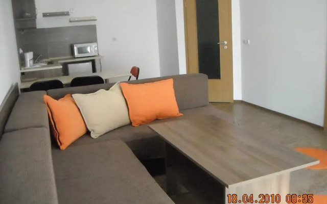 Отель Apartamenti Zhelezovi Болгария, Поморие - отзывы, цены и фото номеров - забронировать отель Apartamenti Zhelezovi онлайн комната для гостей