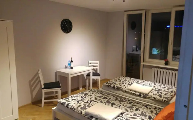 Отель AdMatch Niepodleglosci Rooms Metro Варшава комната для гостей