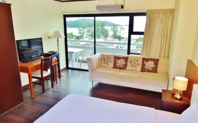 Апартаменты Patong Tower Superior Apartments комната для гостей
