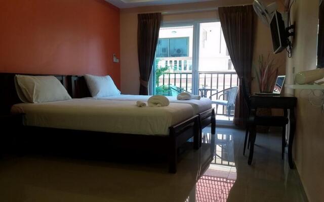 Patamnak Beach Guesthouse 0