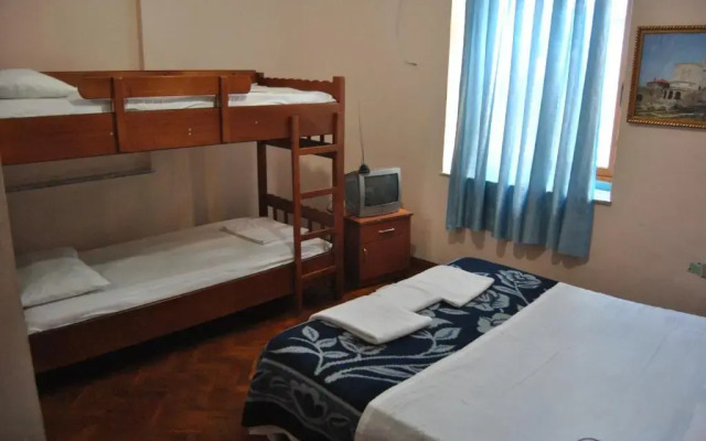 Hotel Republika Тирана комната для гостей