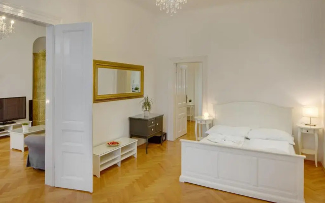 Апартаменты Old Town Square Premium Apartments Прага комната для гостей