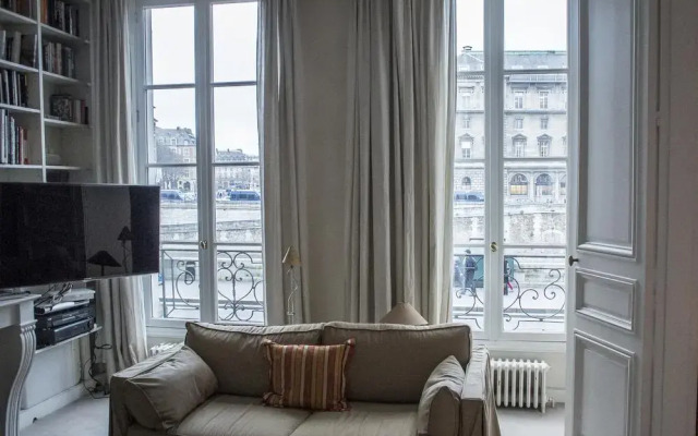 Отель Into Paris Seine River Best View комната для гостей