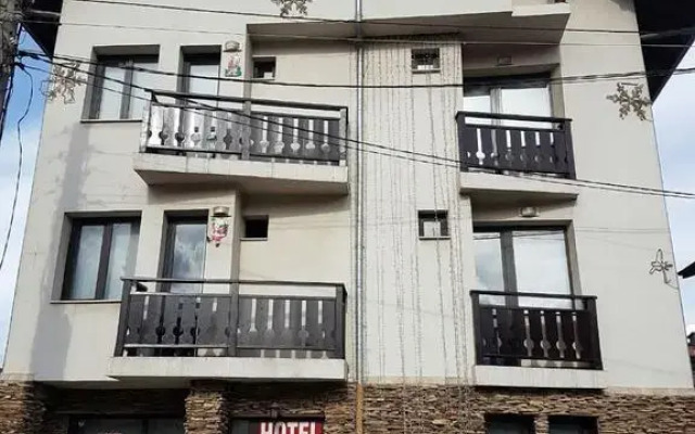 Riskyoff Family Hotel вид на фасад