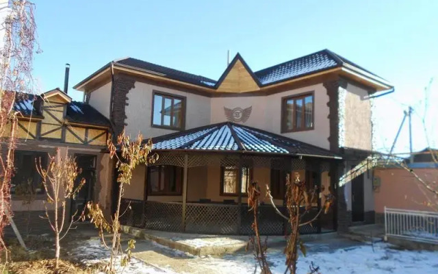 Отель ST House вид на фасад