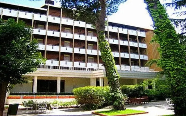 Hotel Imperiale Фьюджи вид на фасад