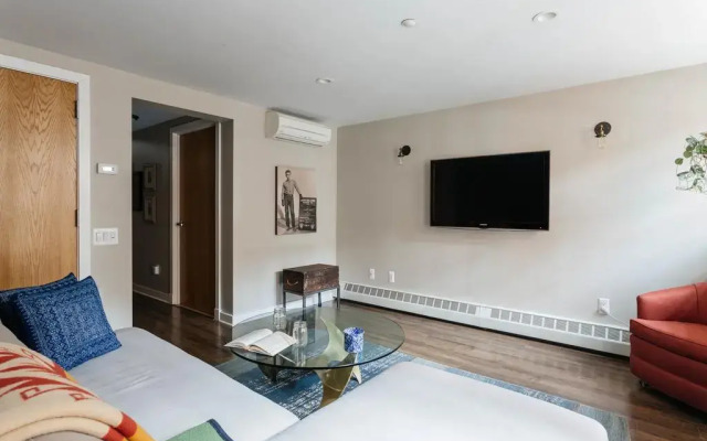 Отель onefinestay - Greenpoint private homes США, Нью-Йорк - отзывы, цены и фото номеров - забронировать отель onefinestay - Greenpoint private homes онлайн комната для гостей