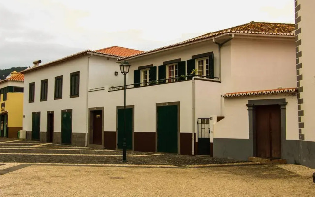 Отель Casas do Largo Dos Milagres вид на фасад