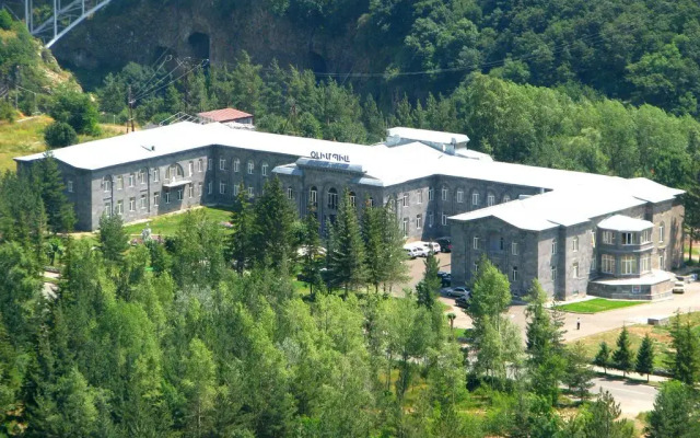 Отель Jermuk Olympia Sanatorium вид на фасад