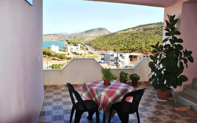 Отель Albanian Happines Guesthouse комната для гостей