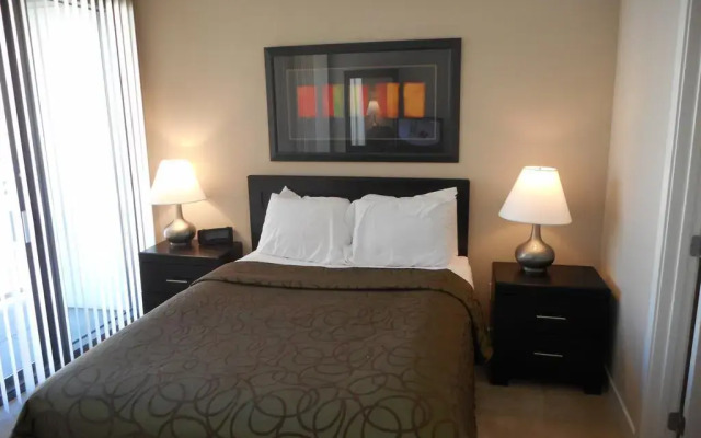 Отель Executive Suites by Weichert at Newseum Residences комната для гостей