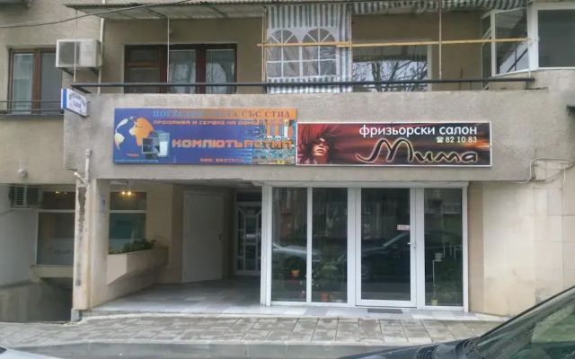 Отель Burgas Suite вид на фасад