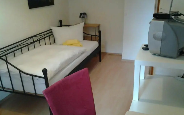 Отель Gabelsberger Apartment to share Германия, Нюрнберг - отзывы, цены и фото номеров - забронировать отель Gabelsberger Apartment to share онлайн комната для гостей
