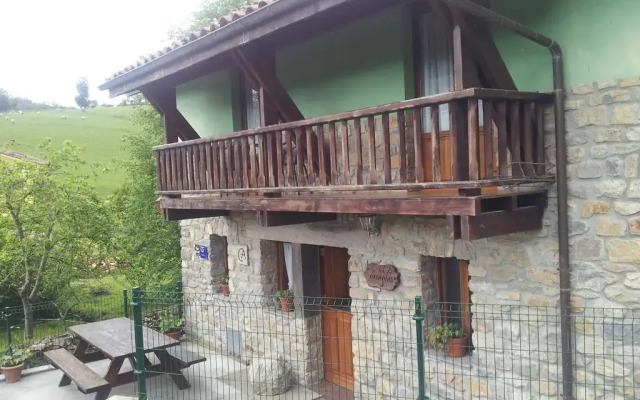 Отель Casa De Aldea La Fuentona вид на фасад