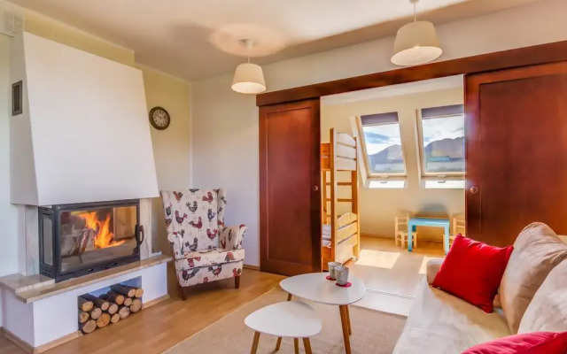 Отель Apartament Red Zakopane Косцелиско комната для гостей