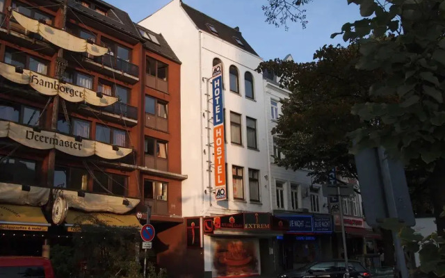 Отель a&o Hamburg Reeperbahn вид на фасад