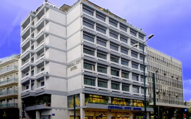 Crystal City Hotel вид на фасад