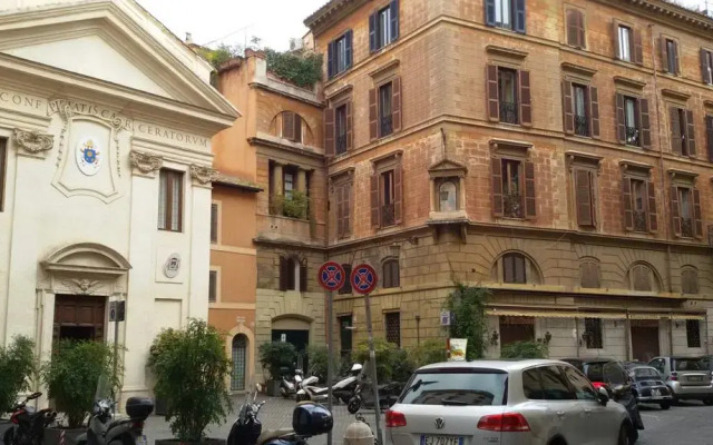 Отель Arch Rome Suites вид на фасад