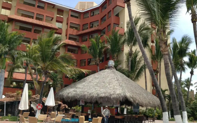 Luna Palace Hotel and Suites вид на фасад