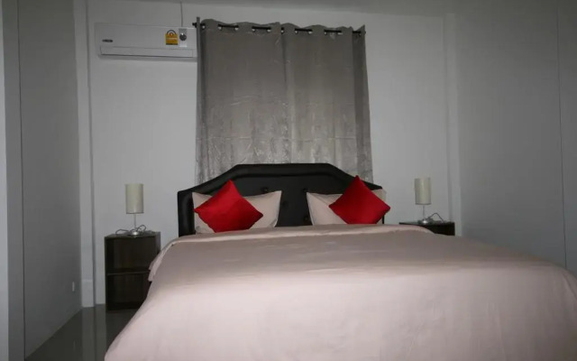 Отель Phuket Airport Orchidilla Mai Khao Beach Houses комната для гостей