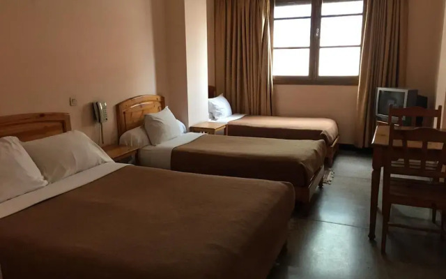 Отель Hôtel New Sully комната для гостей
