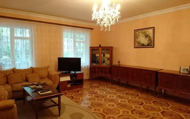 Отель Garden House B&B Сагмосаван комната для гостей
