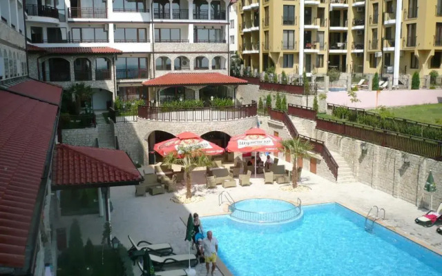 Отель Amphora Apartments Болгария, Свети Влас - отзывы, цены и фото номеров - забронировать отель Amphora Apartments онлайн бассейн