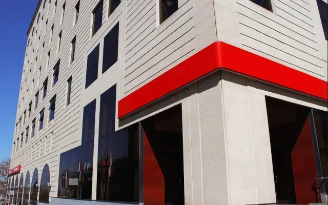Отель Metro Aparthotel вид на фасад