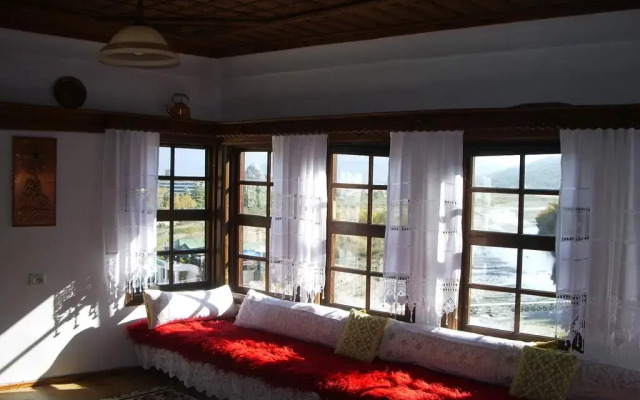 Отель Guesthouse Berat Берат комната для гостей