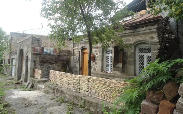 Отель Guest House on Mashtoc 47 вид на фасад